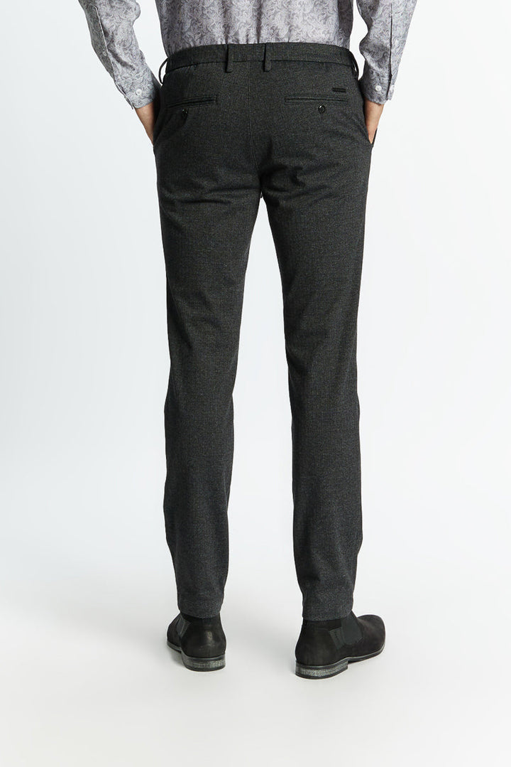 Pantalon en tissu élégant