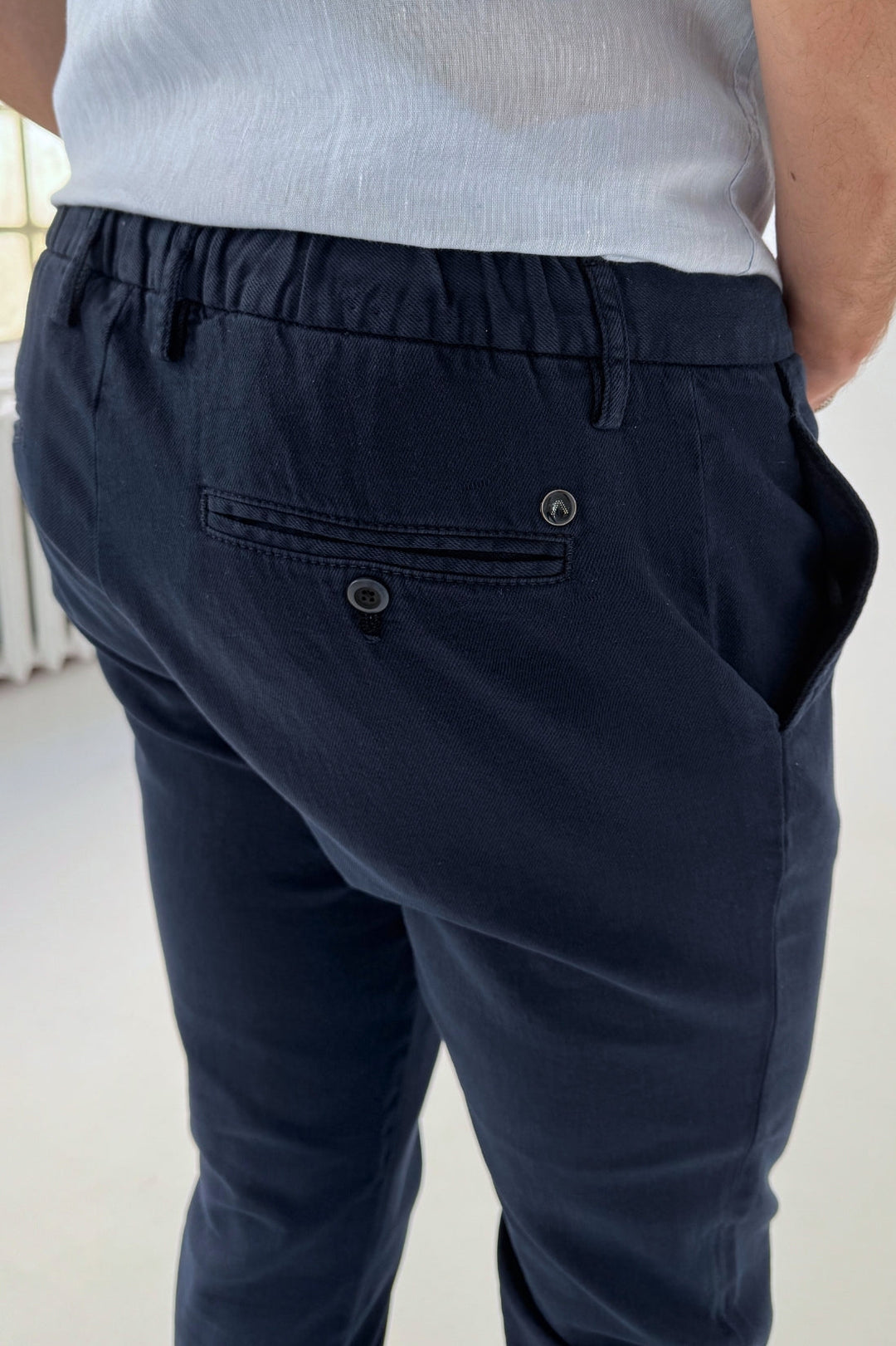 Katoenen broek met taps toelopende pijpen en bies