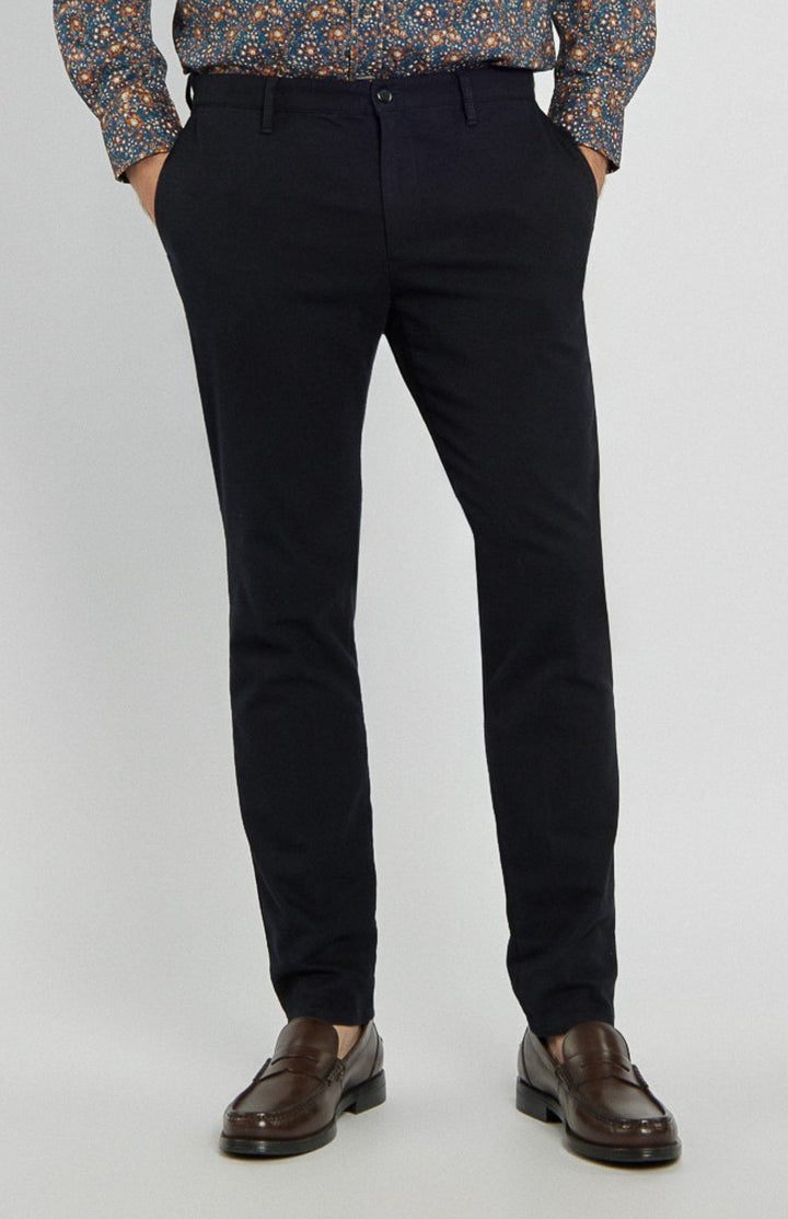 Schmale Herrenhose in Navy