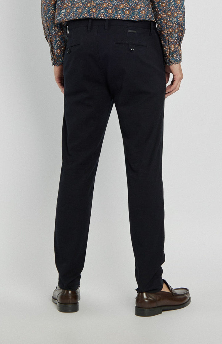Schmale Herrenhose in Navy