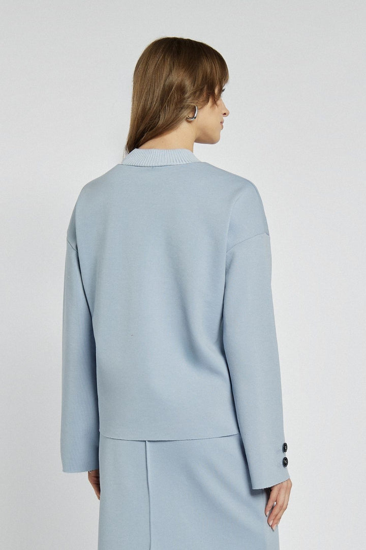 Blue sweatshirt with wide cuffs and buttons