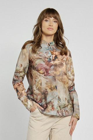 Elegant shirt with a Renaissance print