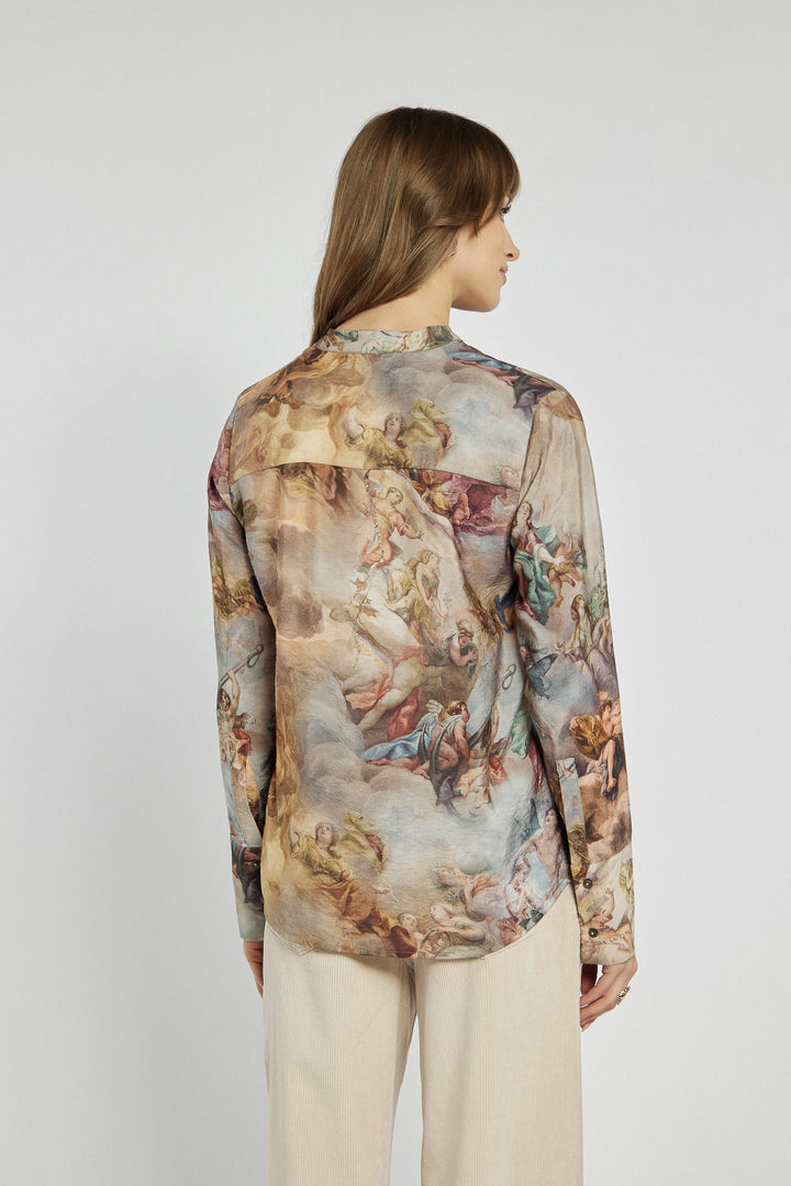 Elegant shirt with a Renaissance print