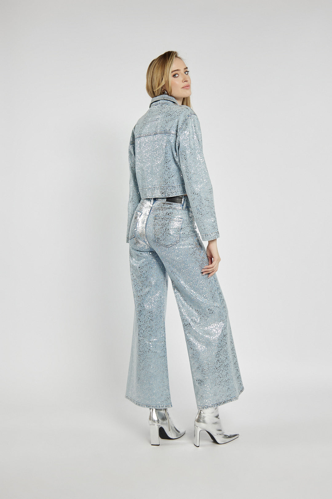 Women's jeans with a metallic effect