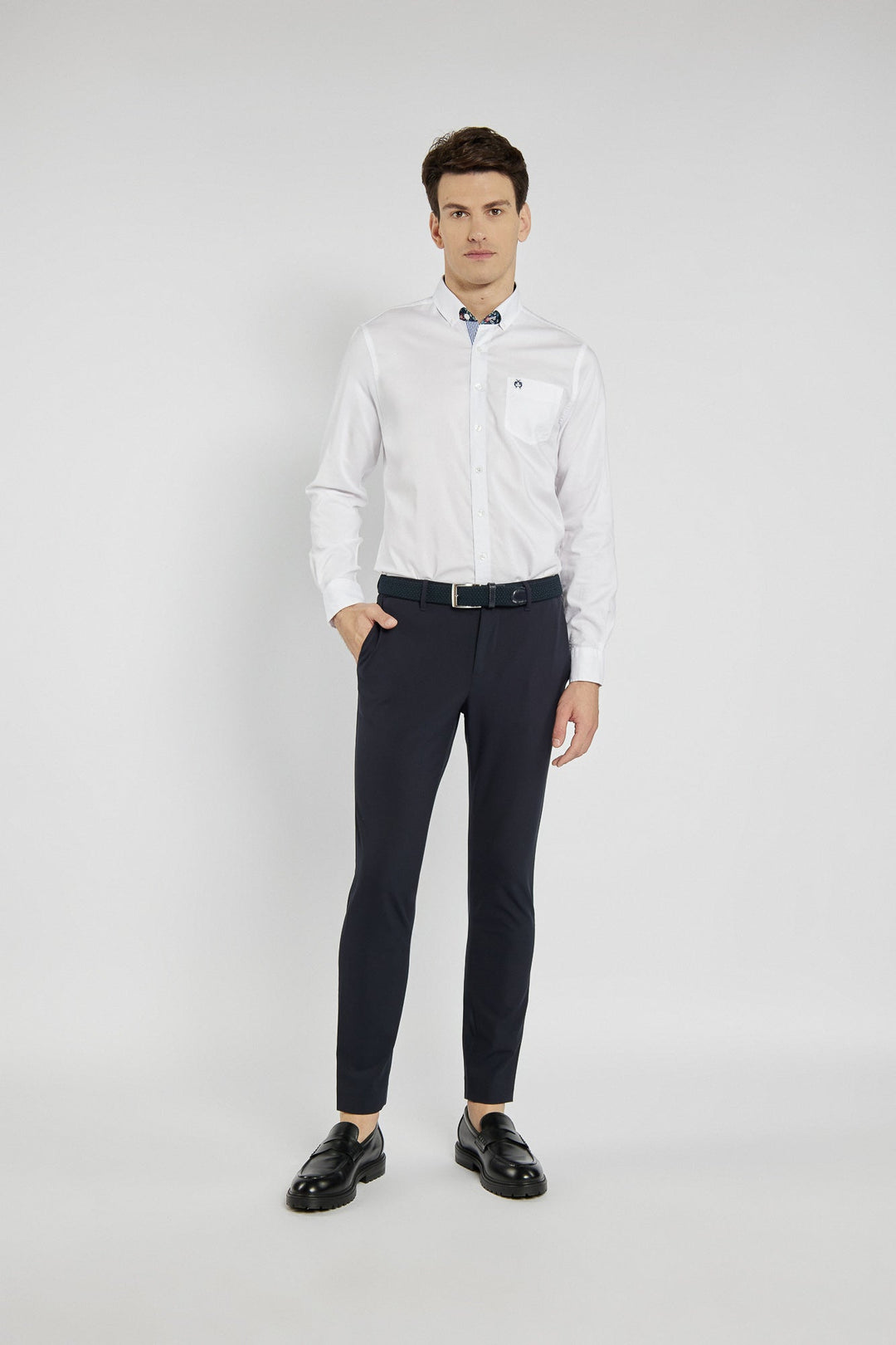 Herrenhose in Navy mit schmaler Passform