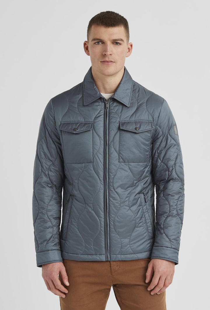 Blaue Jacke mit zwei großen Brusttaschen mit Knopfverschluss