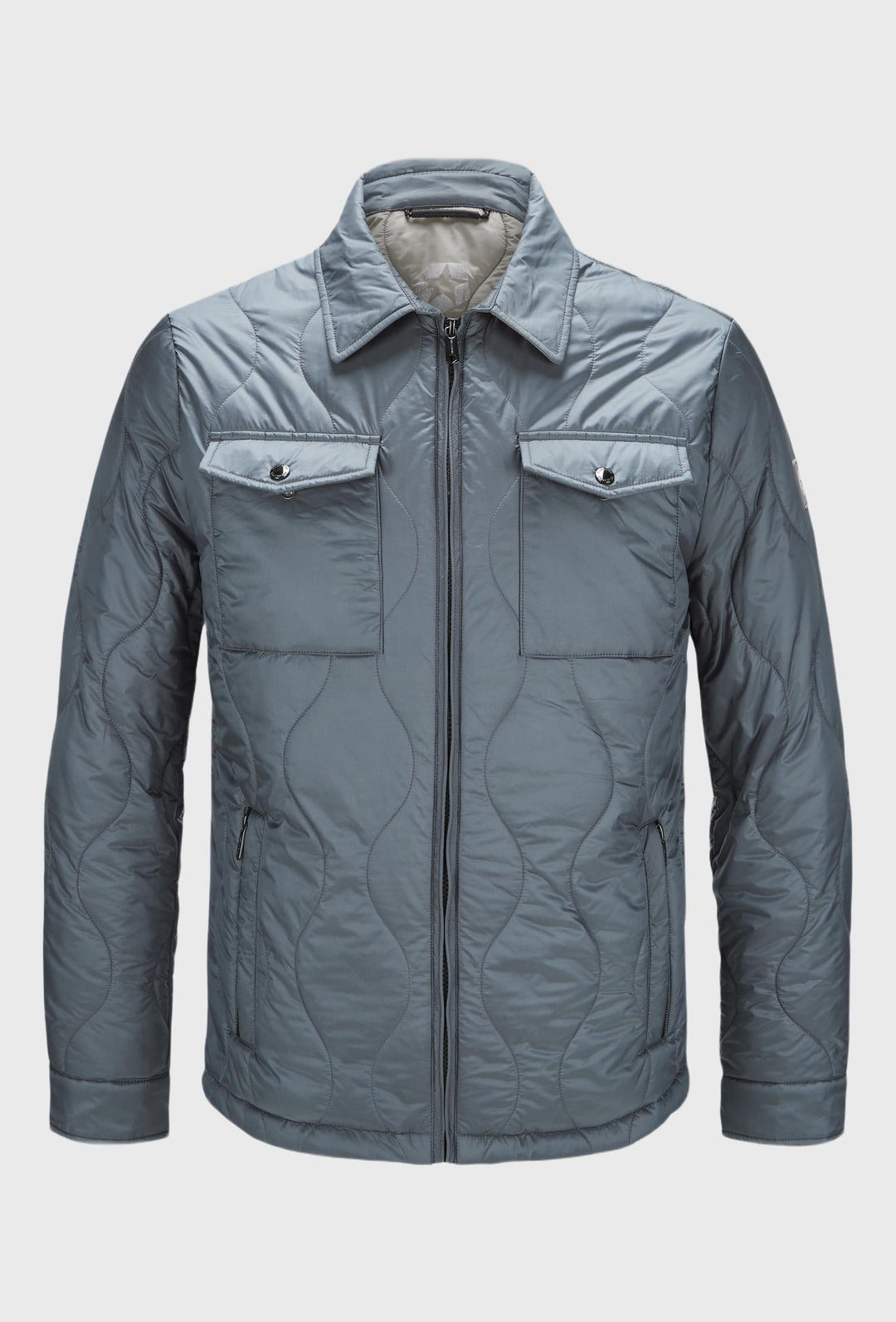 Blaue Jacke mit zwei großen Brusttaschen mit Knopfverschluss