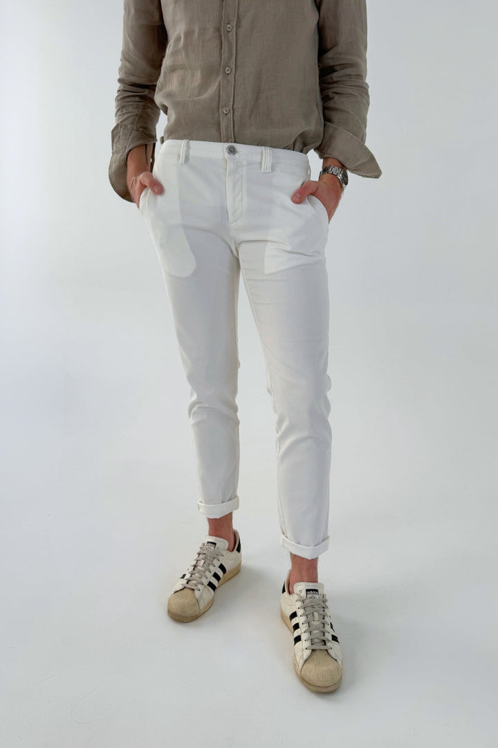 Fitted Trousers with Large Pockets in a Lyocell Blend