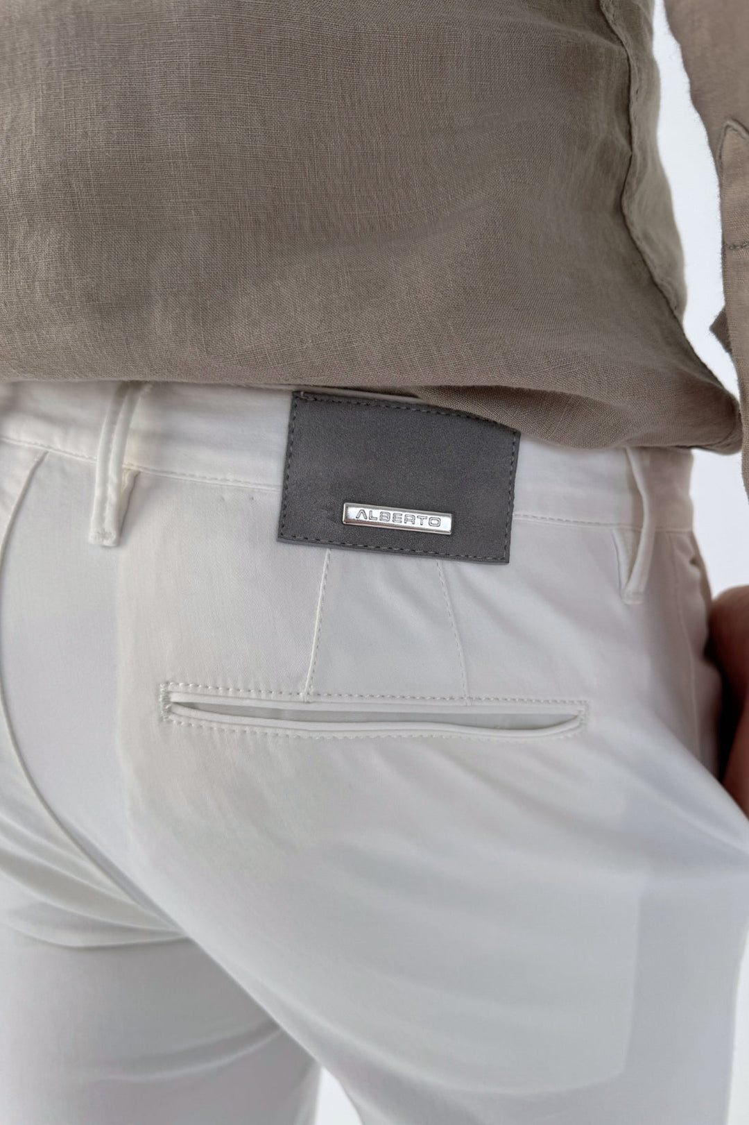 Fitted Trousers with Large Pockets in a Lyocell Blend