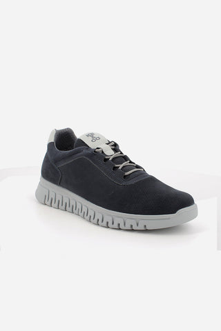 Men's sports shoes