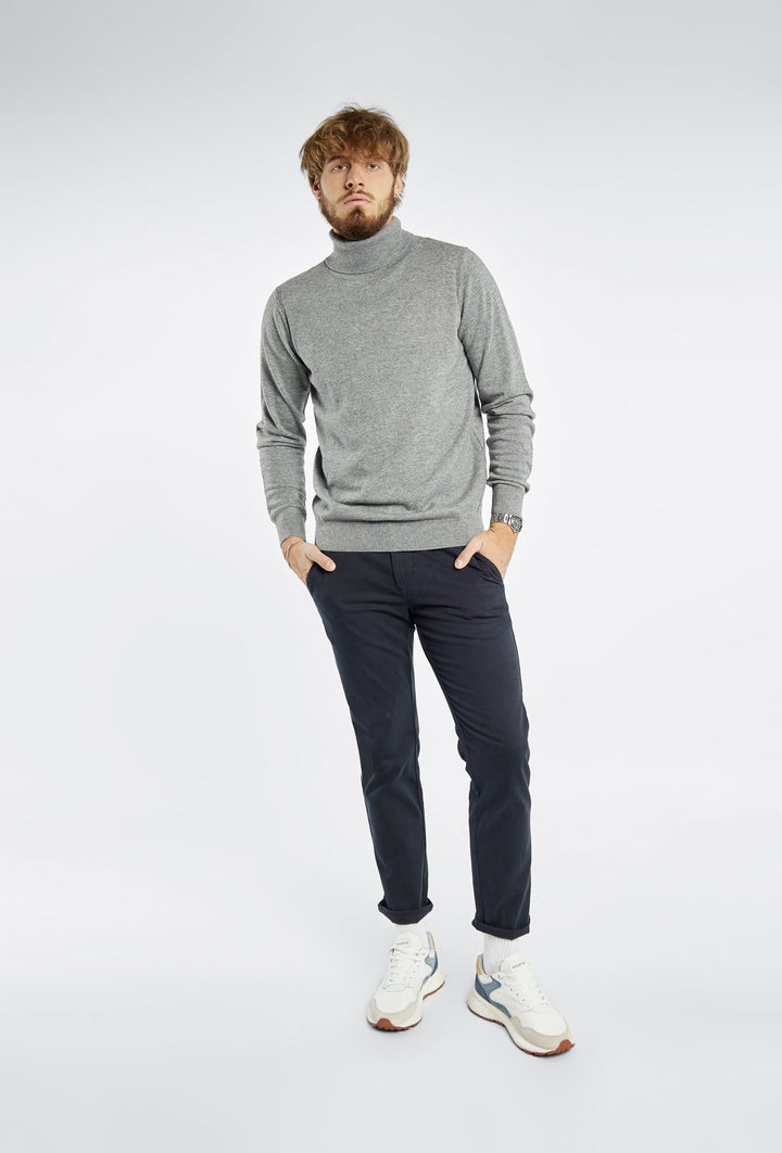 Primodi Men's Navy Chinos in an Elegant Skinny Fit
