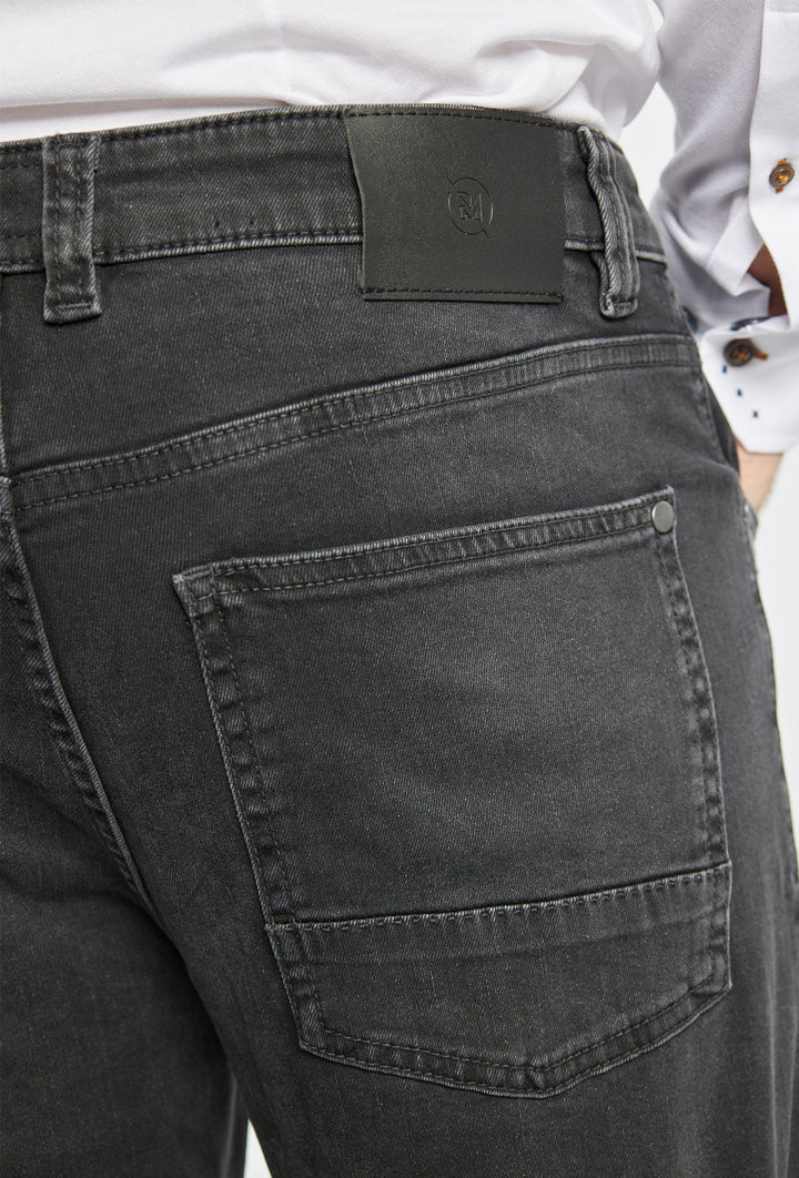 Moderne Primodi Herrenjeans im Skinny Fit in Schwarz