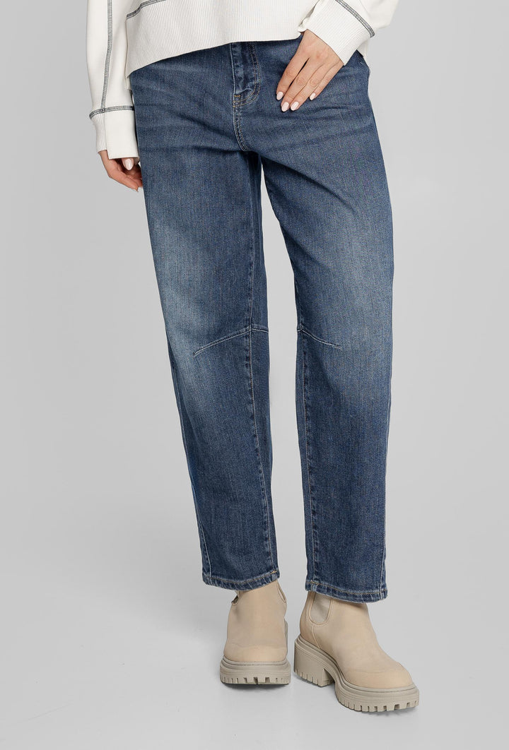 Damen-Freizeitset mit weißem Sweatshirt und Barrel-Jeans