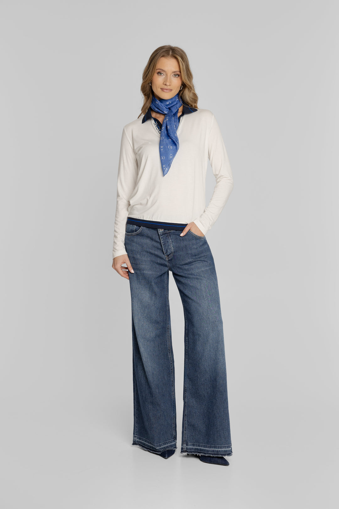 Niebieskie jeansy damskie wide leg Campione