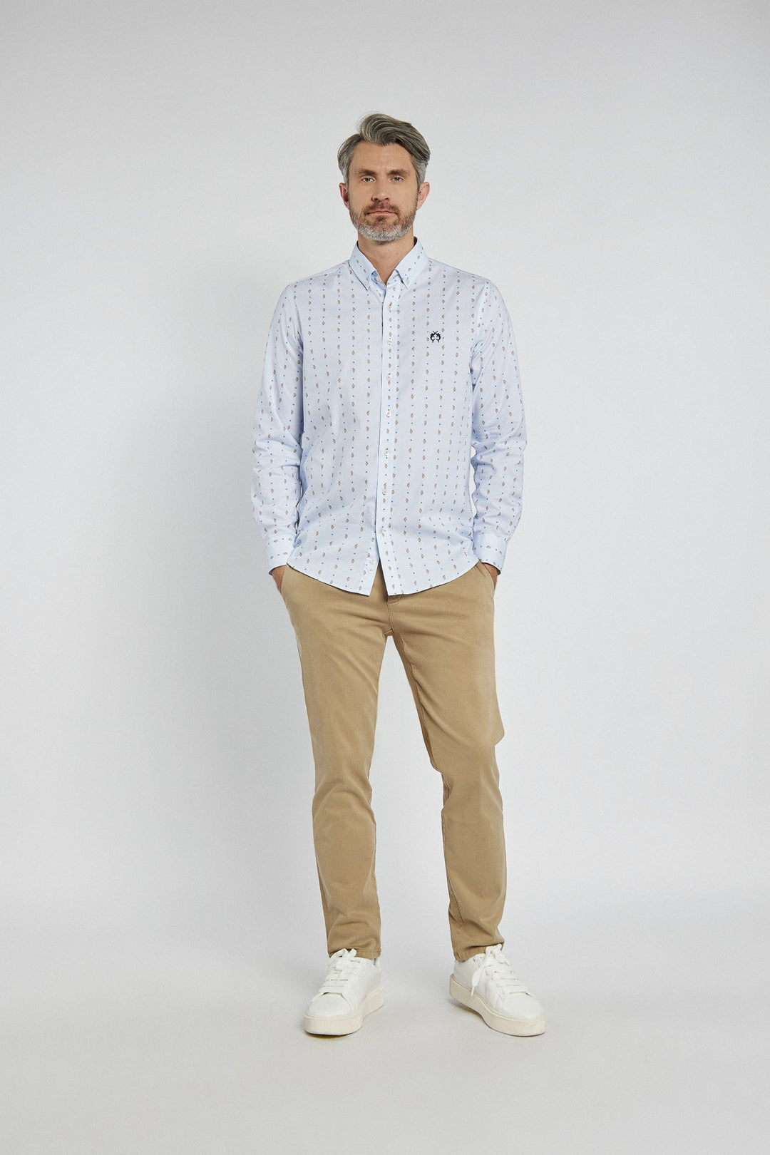 Beige Herrenhose mit Ziernähten