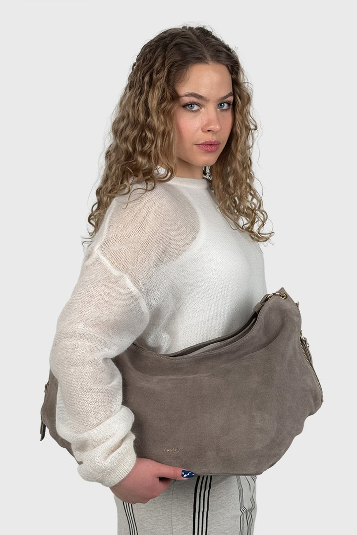 Fratelli Hobo Bag aus weichem Velours in Taupe