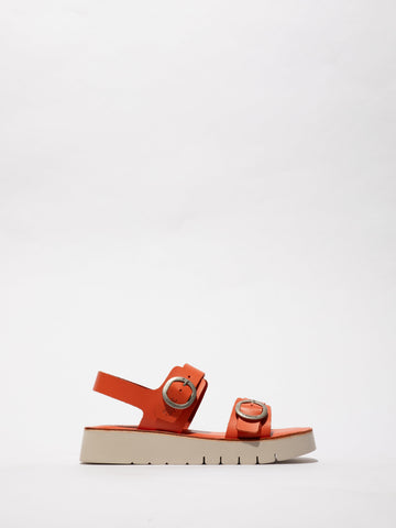 Chaussures sandales rouges avec détails et semelle blanche