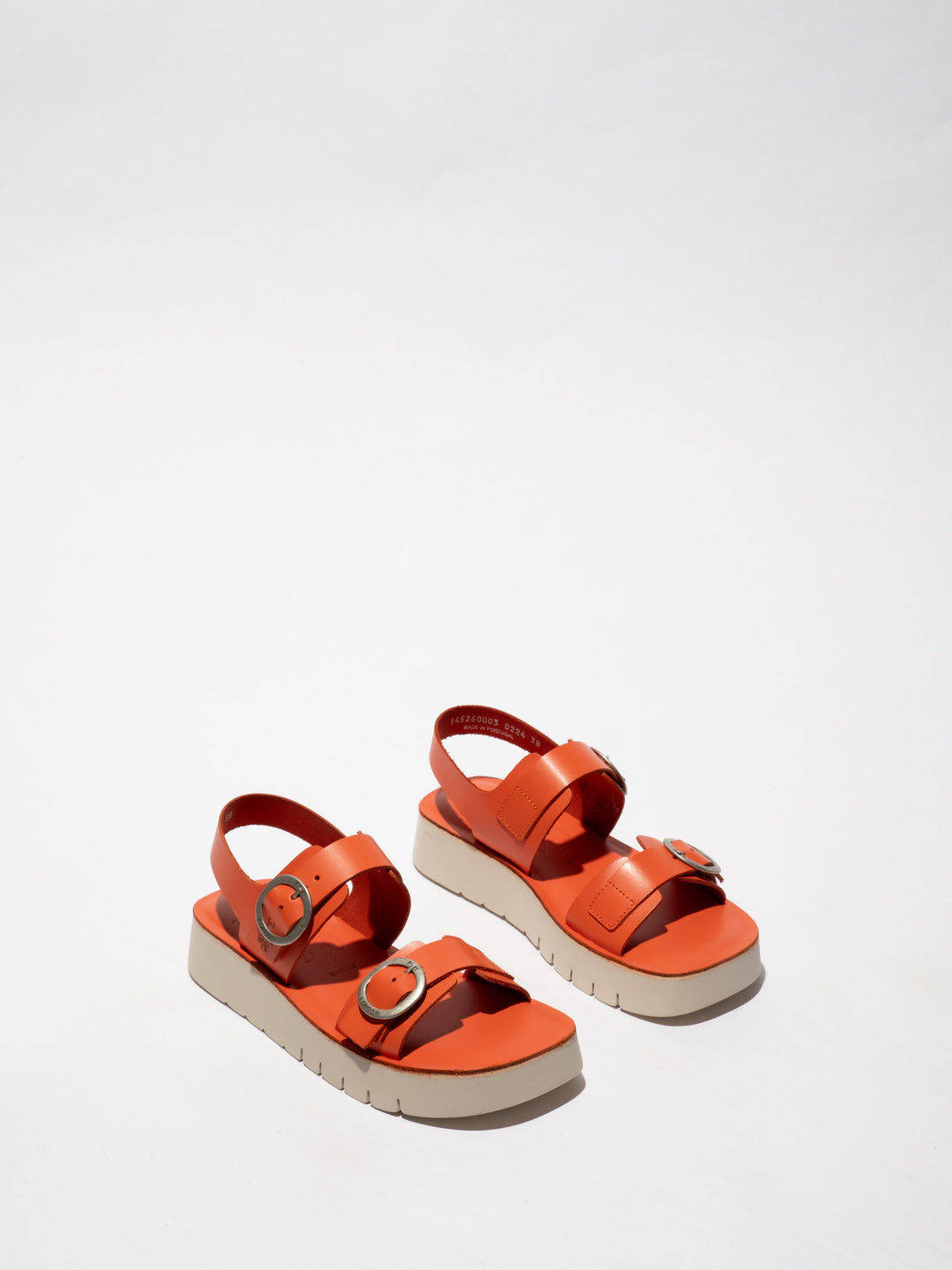Rote Sandalen mit Details und weißer Sohle