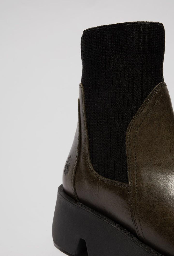 Stiefeletten aus olivem Leder mit Strickschaft