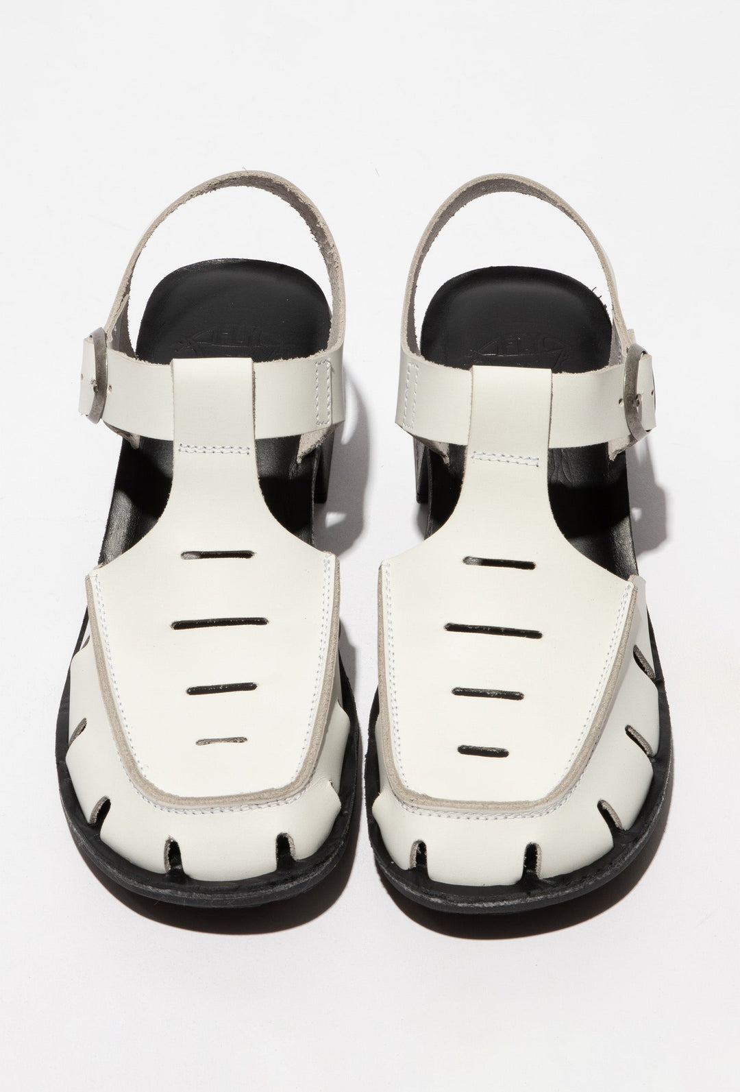 Weiße Ledersandalen mit stabilem Blockabsatz FLY LONDON