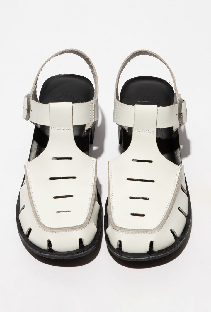 Weiße Ledersandalen mit stabilem Blockabsatz FLY LONDON
