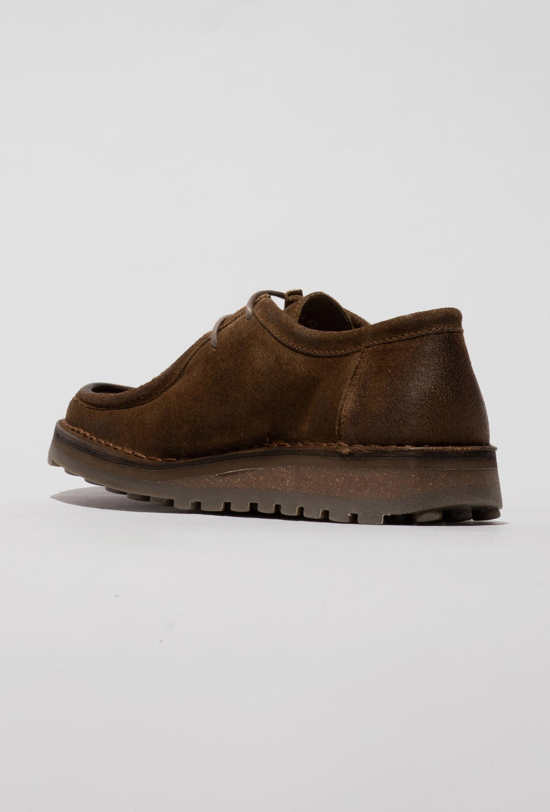 Braune Schnürschuhe aus Wildleder