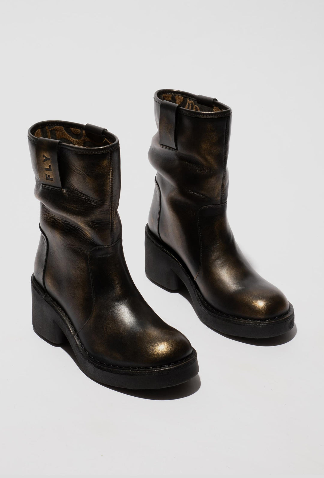 Grobe Stiefeletten mit Metallic-Schimmer