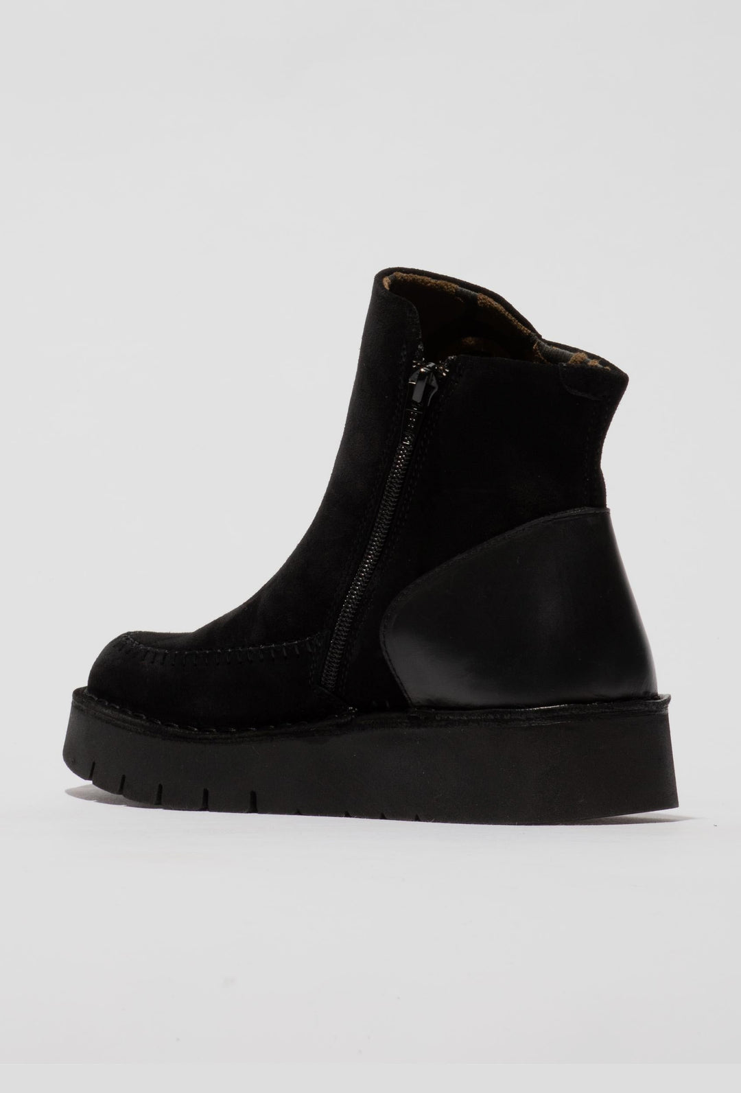 Schwarze Wildleder-Stiefeletten mit Plateau