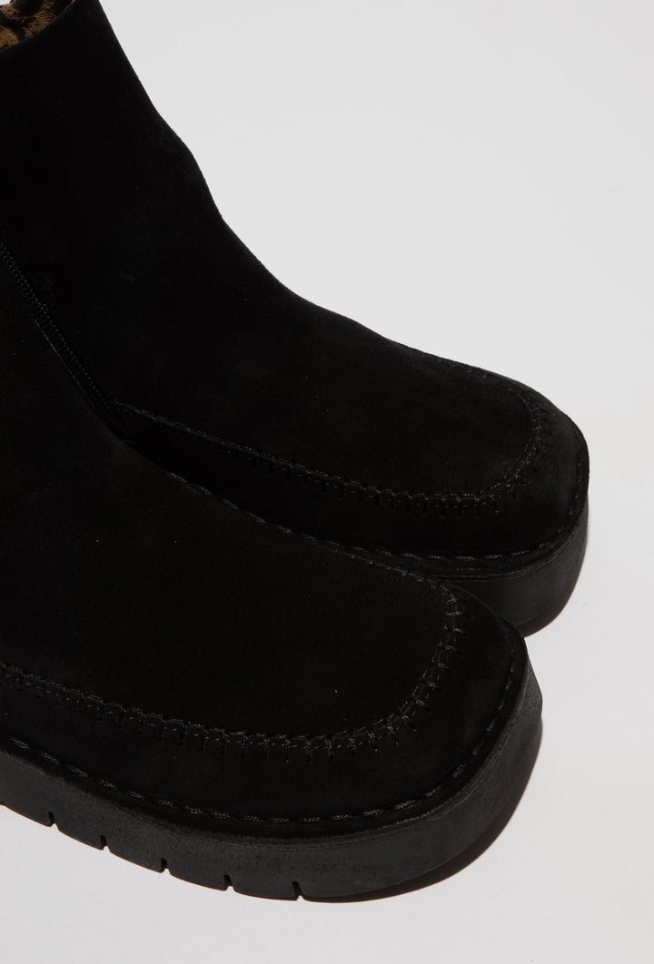Schwarze Wildleder-Stiefeletten mit Plateau