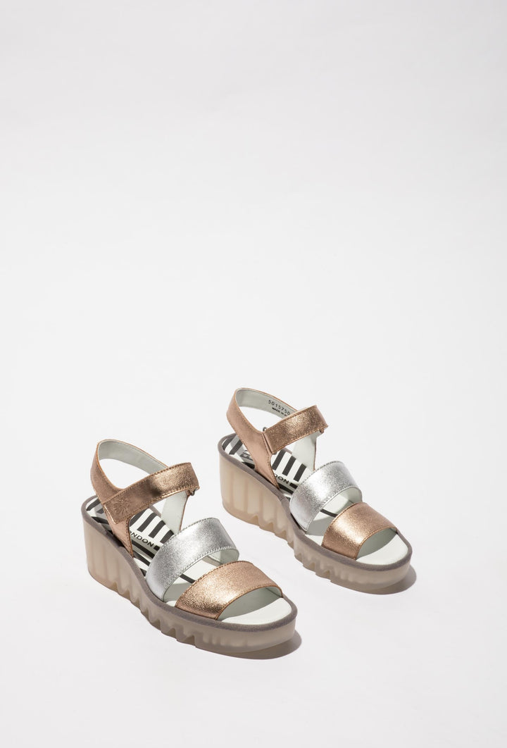 Elegante Sandalen mit glänzenden Riemen