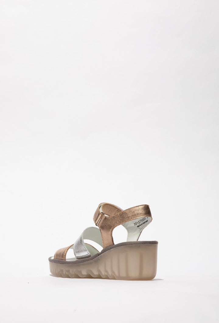 Elegante Sandalen mit glänzenden Riemen