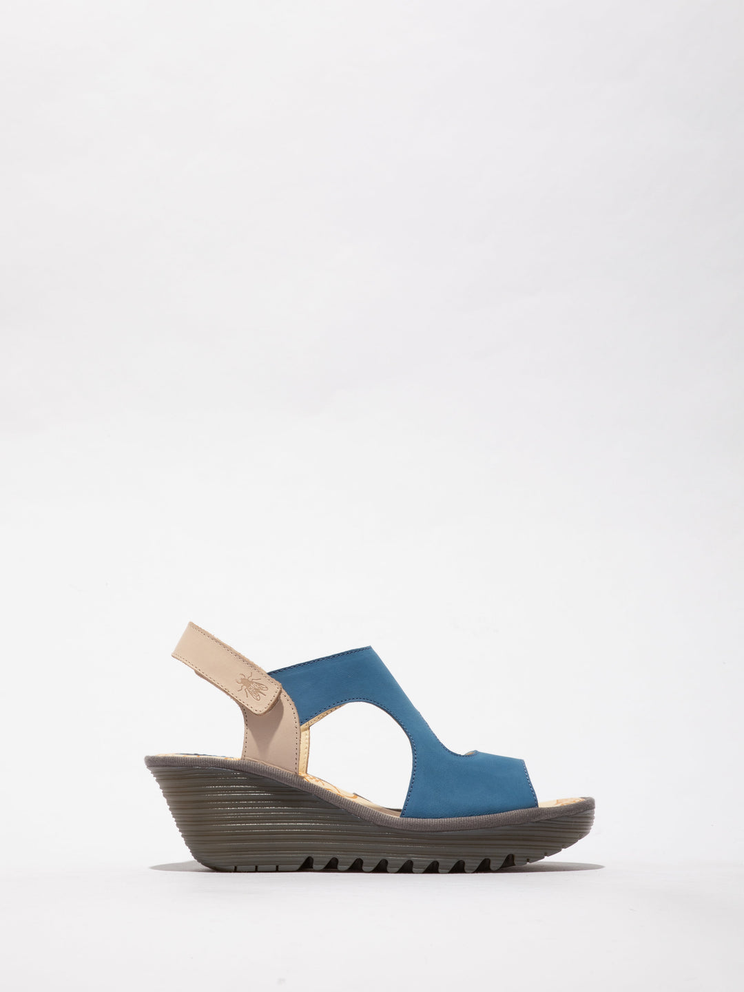Blaue Sandalen auf Plateausohle