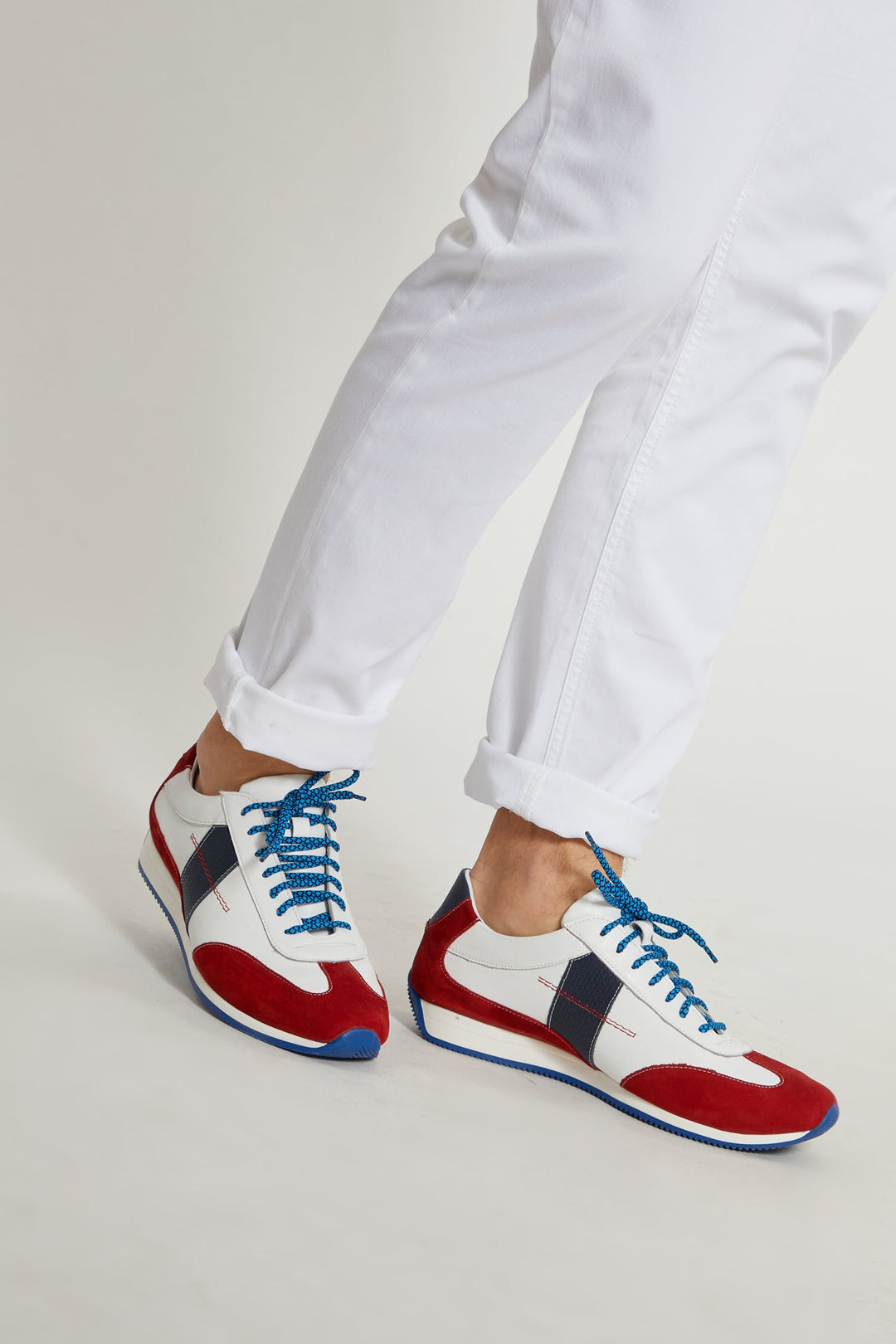 Sneaker mit Kontrastdetails