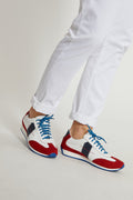 Sneaker mit Kontrastdetails