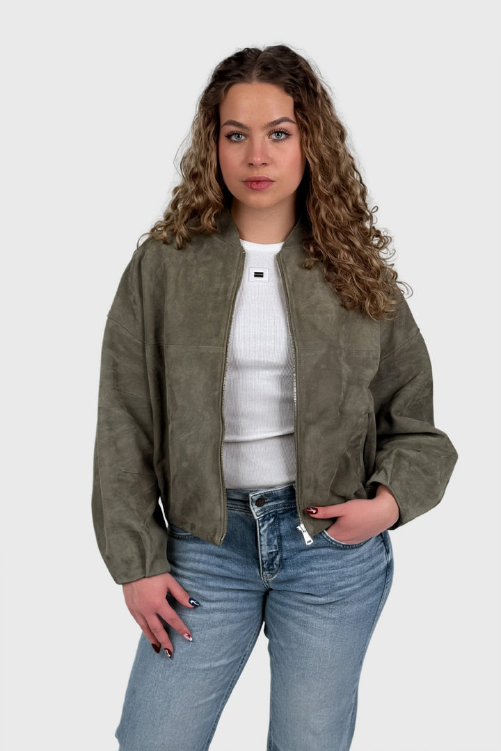 Kurze Bomberjacke aus Wildleder in Avocado