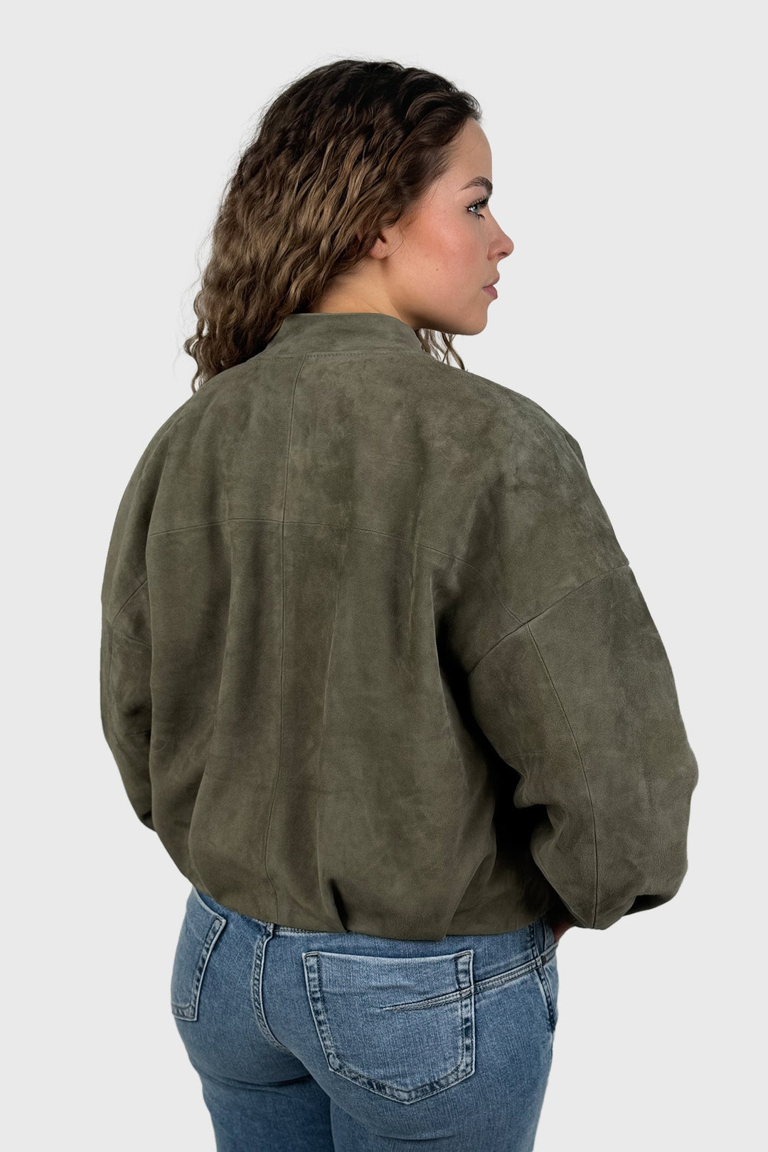 Kurze Bomberjacke aus Wildleder in Avocado