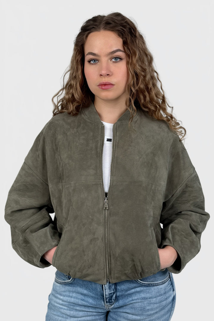 Kurze Bomberjacke aus Wildleder in Avocado