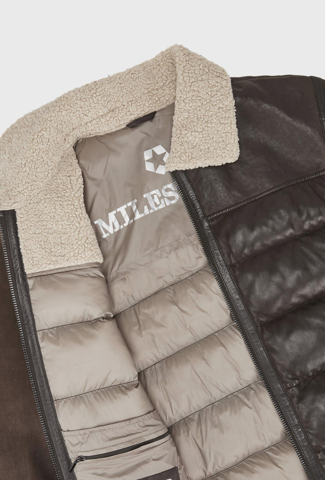 Braune gesteppte Lederjacke mit Lammfellkragen