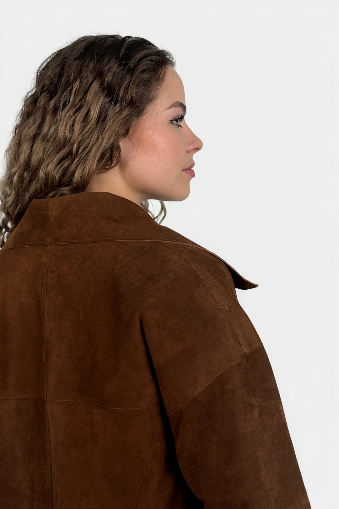 Kurze Damenjacke aus Wildleder in tiefem Braun