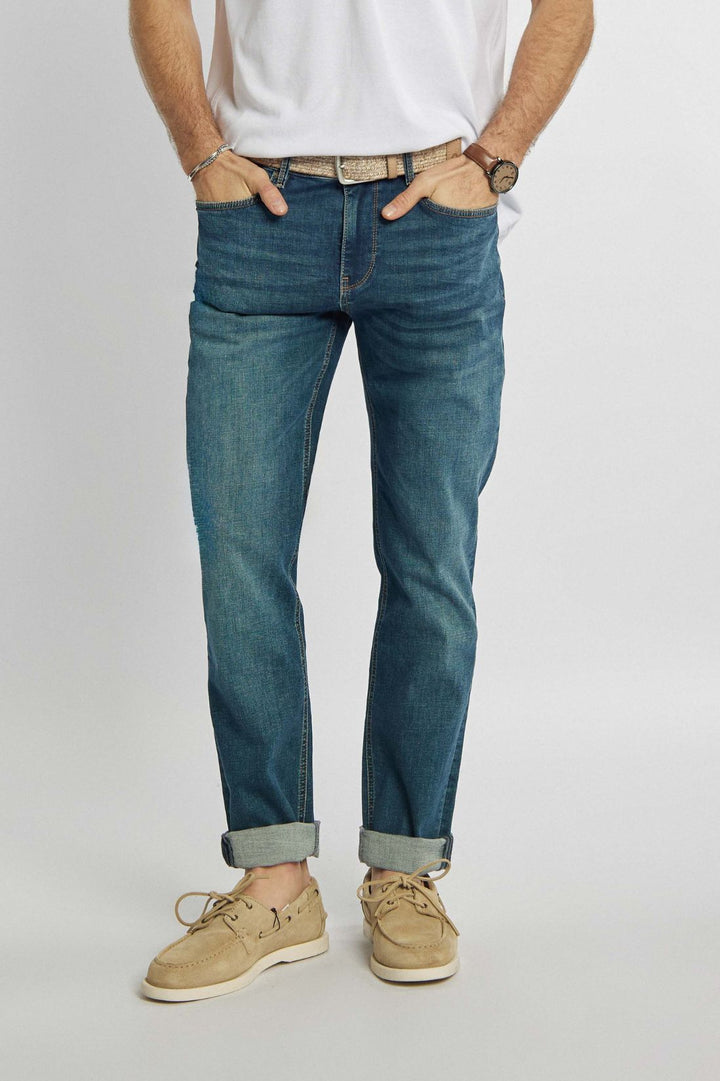 Klassieke marineblauwe jeans met decoratieve stiksels